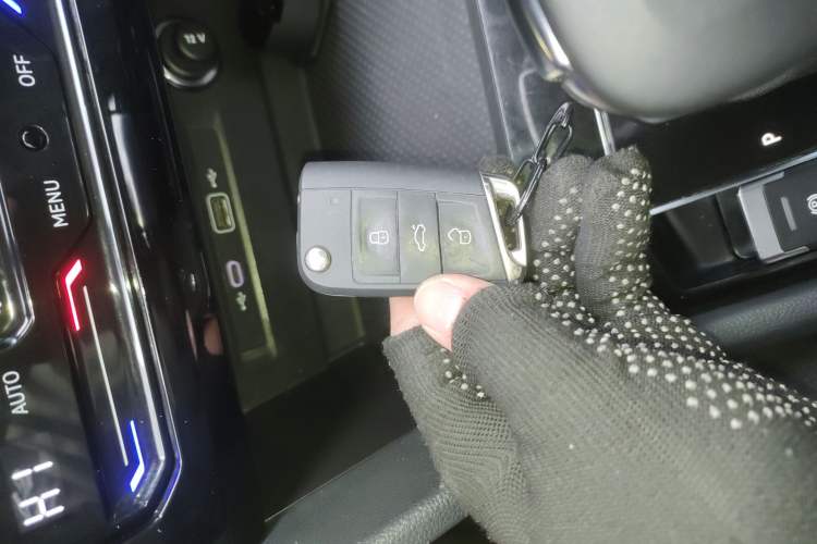 Used Volkswagen Tiguan L 2024 300TSI Automatic Two-Wheel Drive Smart Edition
