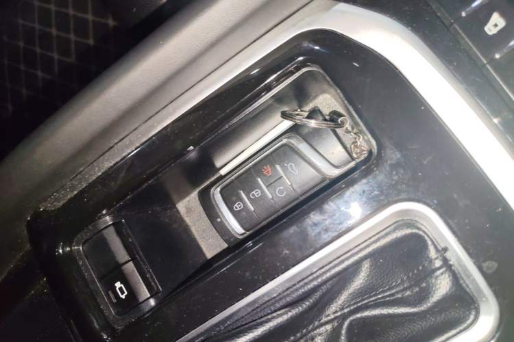 Used GAC Trumpchi GS8 2017 320T Four-Wheel Drive Luxury Smart Connectivity Version (7 Seats) Vehicle Key