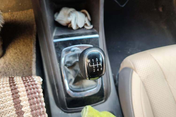 Used Baojun 310W 2017 1.5L Manual Fashion Model China V