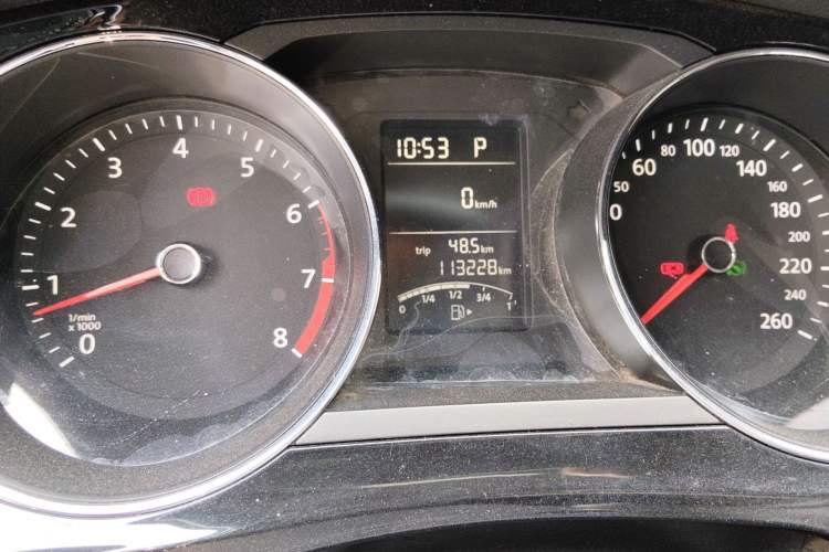 Used Volkswagen Sagitar 2014 Revised Version 1.6L Automatic Comfort Edition Odometer Close Up