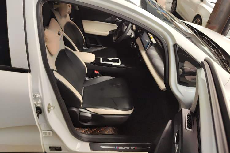 Used Geometry E Firefly 2024 401km Starlight
