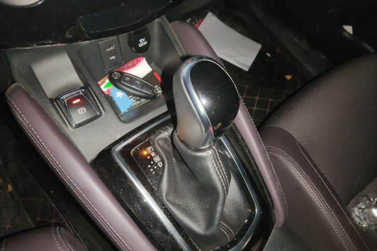 Used Nissan Qashqai 2019 2.0L CVT Luxury Edition Gear Lever