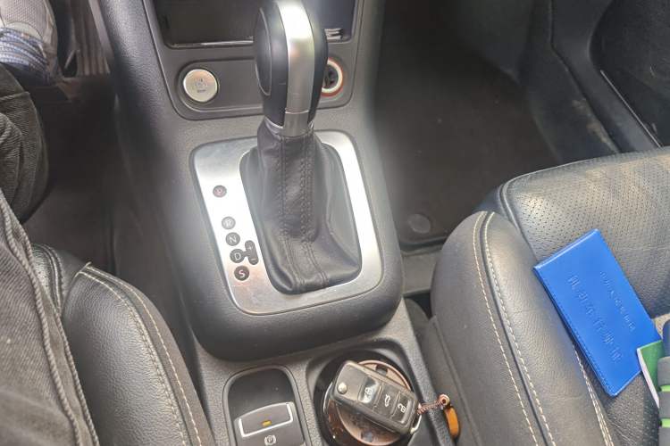 Used Volkswagen Tiguan 2016 300TSI Automatic Two-Wheel Drive Luxury Edition Gear Lever