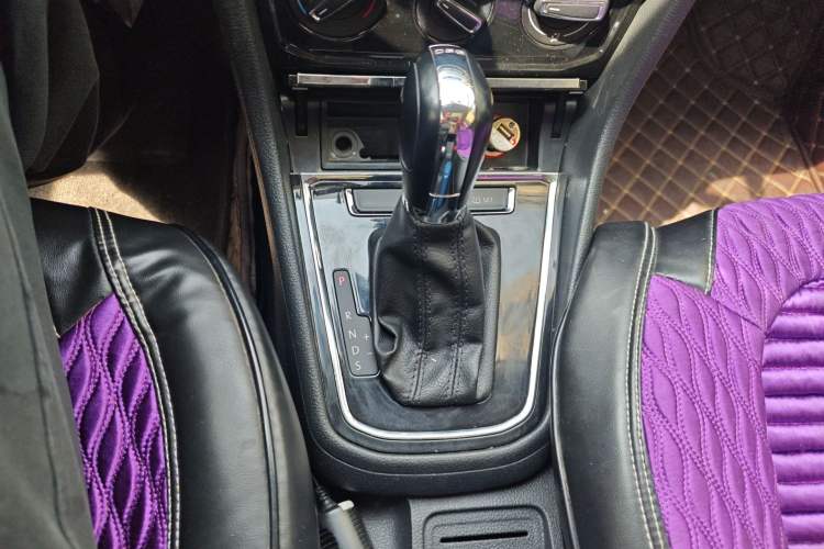 Used Volkswagen C-TREK 2017 230TSI DSG Comfort Version Gear Lever