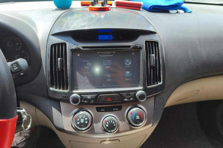 Used Hyundai Celesta 2011 1.6L Automatic Comfort Edition Audio And AC Panel