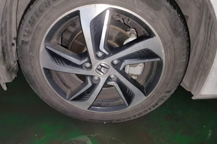 Used Honda Odyssey 2017 2.4L Luxury Edition Right Front Wheel Hub