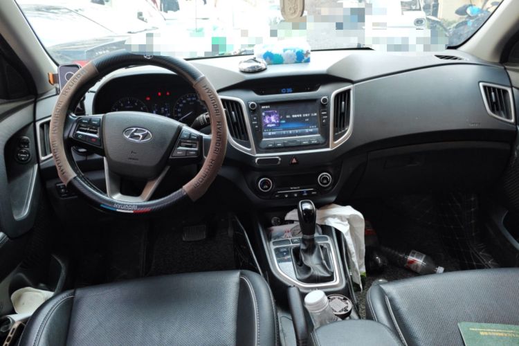 Used Hyundai ix25 2015 1.6L Automatic Two-Wheel-Drive Deluxe DLX Model Center Console