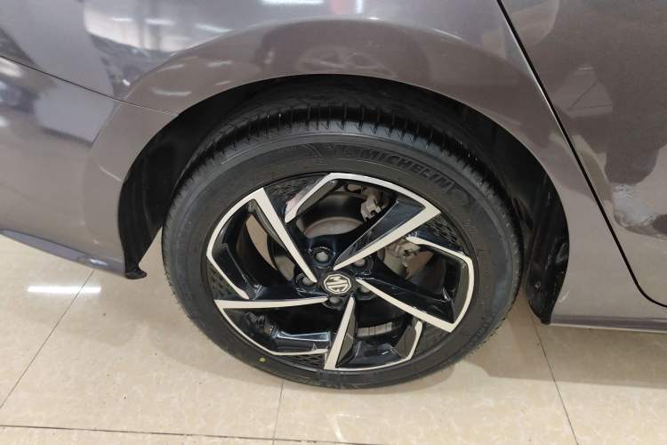 Used MG 5 2021 Revised 300TGI DCT Qingshè Luxurious Enjoyment Edition
