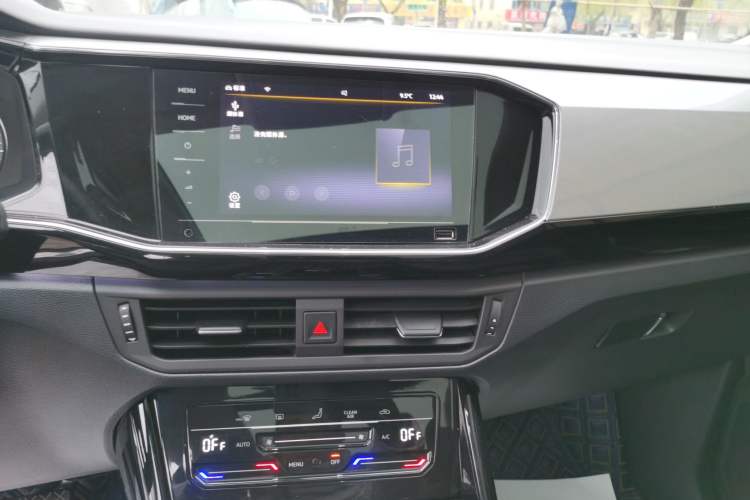 Used Volkswagen Tayron 2020 280TSI Two-Wheel Drive Luxury Connect Edition Audio And AC Panel