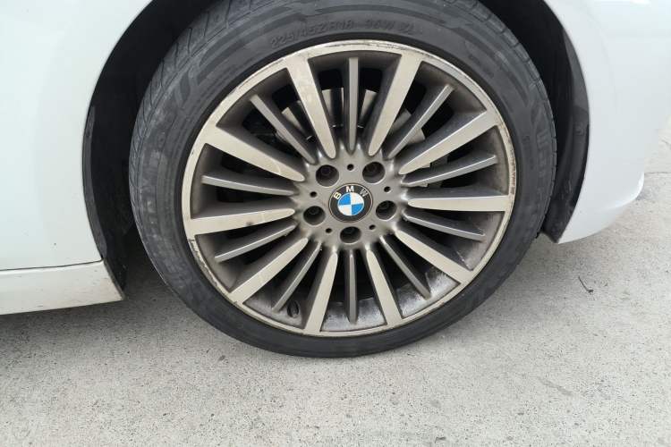 Used BMW 3 Series 2019 320Li Fashion Model Right Front Wheel Hub