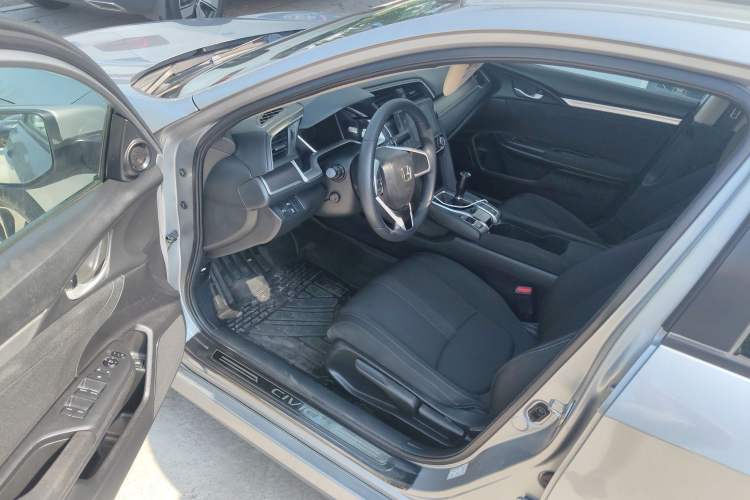 Used Honda Civic 2016 220TURBO Manual Luxury Edition