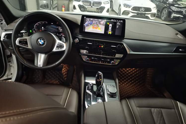 Used BMW 5 Series 2021 530Li Leading Model M Sport Package Center Console