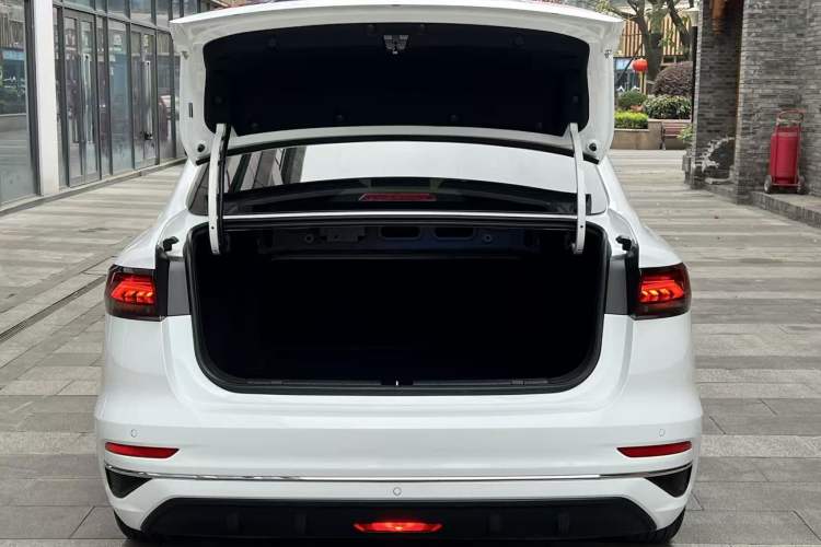 Used Geely Auto Emgrand 2022 4th Generation 1.5L CVT Elite Model
