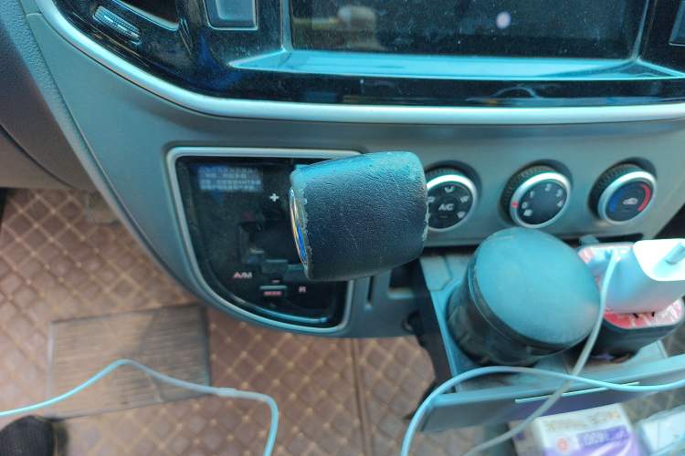 Used SAIC MAXUS Xintu V80 2019 2.5T Classic AMT Aoyuntong Facelifted Short-Wheelbase Mid-Roof 5/6-Seater