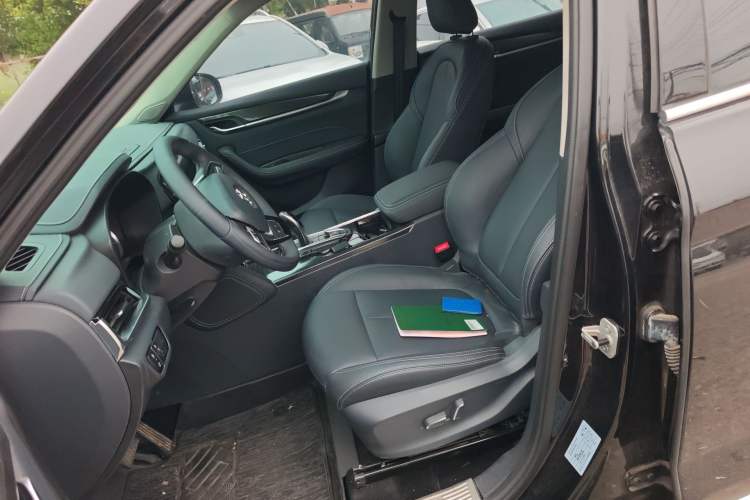 Used Brilliance V7 2018 280T DCT Luxury Model 5 Seats Left Front Seat