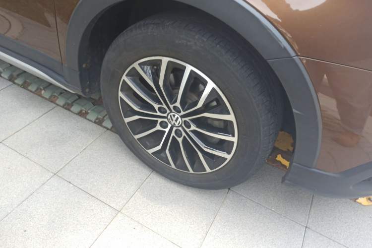 Used Volkswagen Cross Lavida 2014 1.6L Automatic Right Front Wheel Hub