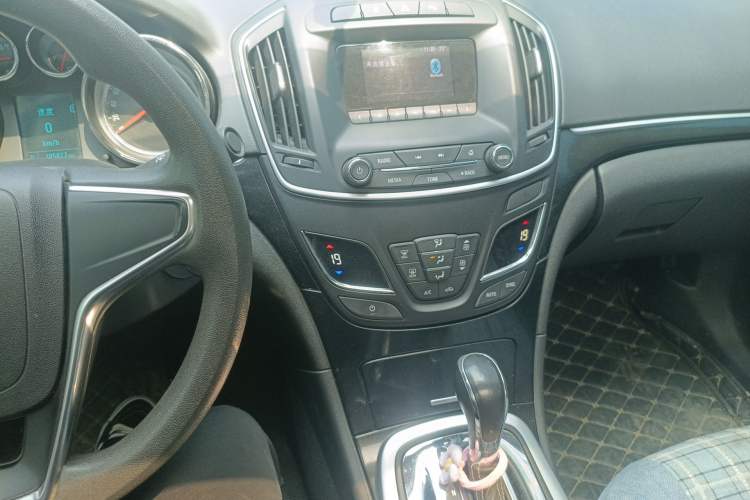 Used Buick Regal 2015 1.6T Leading Technology Model Audio And AC Panel