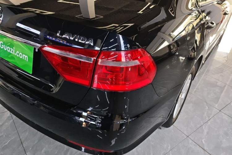 Used Volkswagen Lavida 2017 1.6L Automatic Comfort Edition
