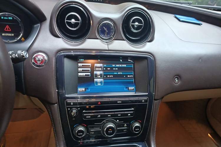 Ojetý Jaguar XJ 2011 XJL 3.0 Panoramic Business Edition