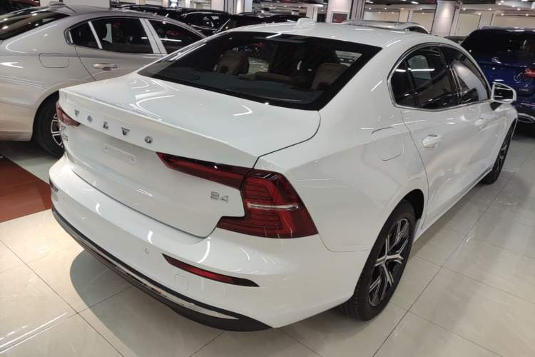Used Volvo S60 2025 B4 Zhiyi Luxury Edition Rear Right 45 Deg