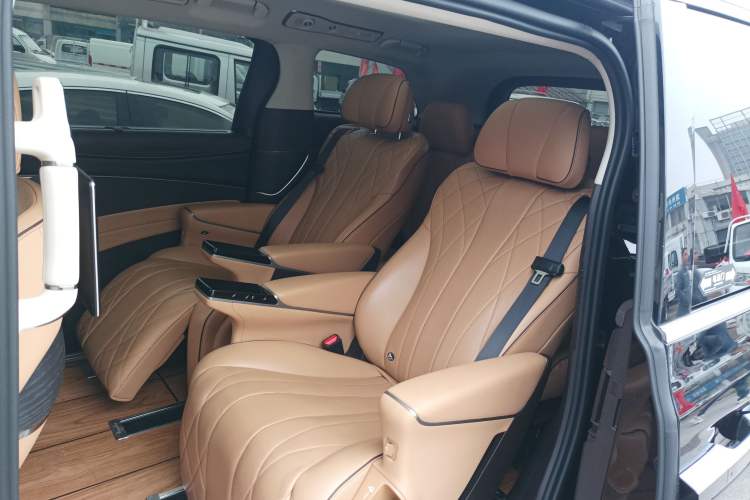 Used Denza D9 2024 DM-i 980 Four-Wheel Drive Prestige Model
