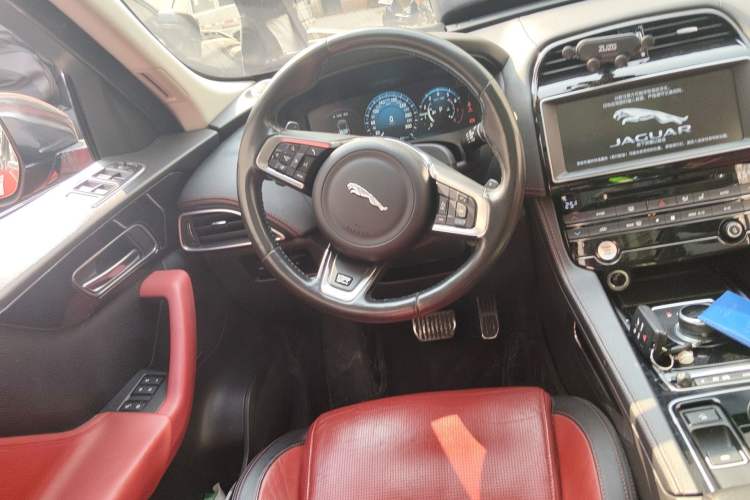 Used Jaguar F-PACE 2016 2.0T Two-Wheel-Drive R-Sport Sport Edition
