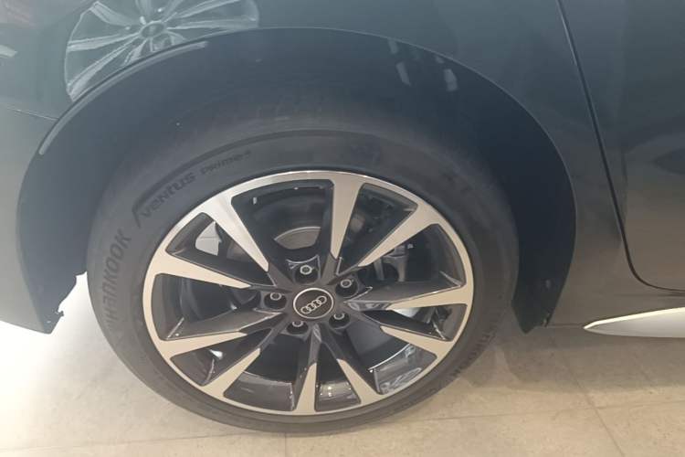 Used Audi A3 2025 Sportback 35TFSI Prestige Edition Right Rear Wheel Hub