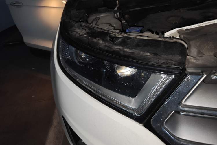 Used Ford Edge 2016 EcoBoost 245 Two-Wheel-Drive Titanium 7-Seater Right Front Headlight