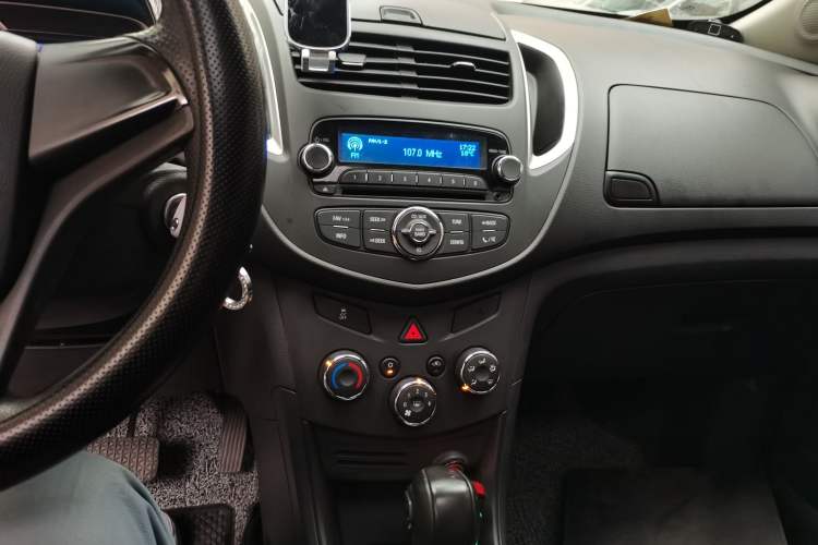 Used Chevrolet Trax 2016 1.4T Automatic Two-Wheel Drive Comfort Version with Sunroof Audio And AC Panel