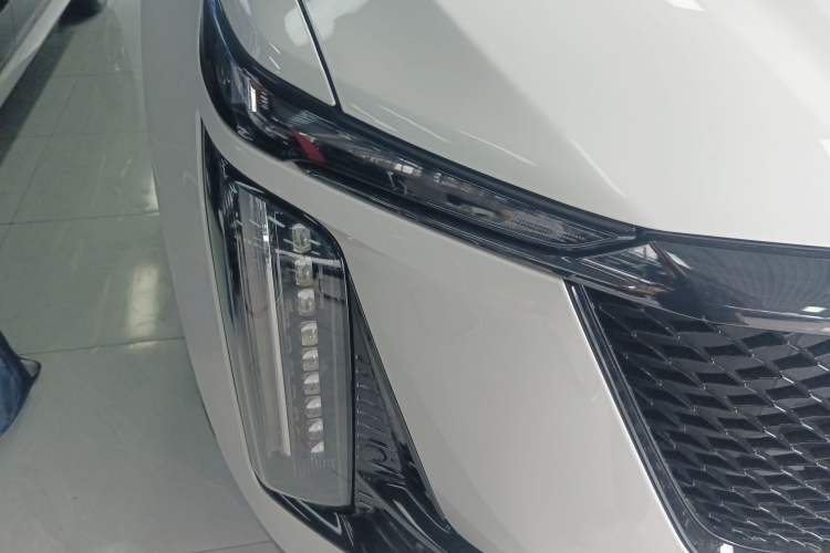 Used Cadillac XT5 2025 2.0T Prestige Version Right Front Headlight