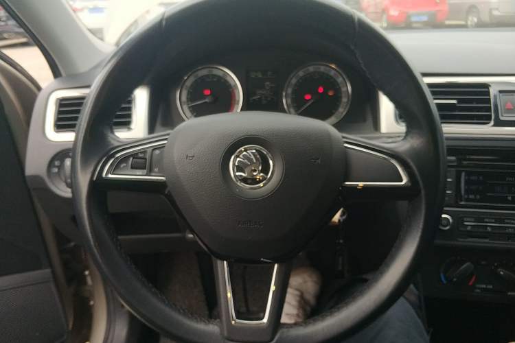 Used Skoda Rapid 2018 1.6L Automatic Comfort Edition Steering Wheel