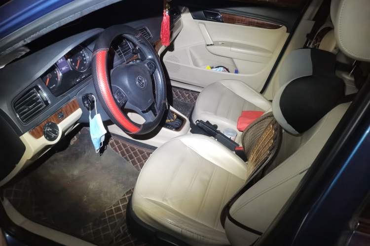 Used Volkswagen Lavida 2013 1.6L Automatic Luxury Edition