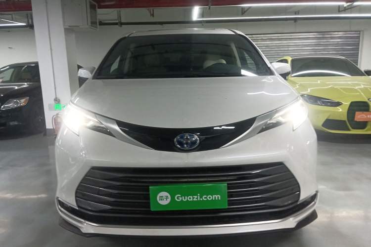 Used Toyota SIENNA 2023 2.5L Hybrid Luxury Edition