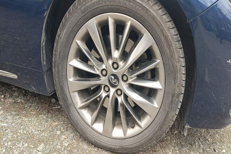 Used Infiniti Q50L 2018 2.0T Enjoyment Edition China V standard Right Front Wheel Hub