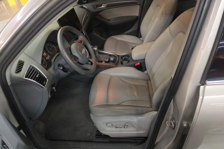 Used Audi Q5 2015 40 TFSI Technology Edition Left Front Seat