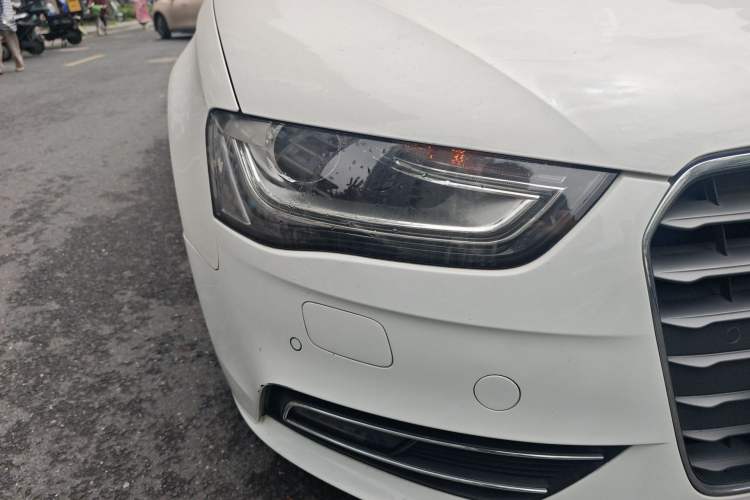 Used Audi A4L 2013 35 TFSI Automatic Standard Model Right Front Headlight