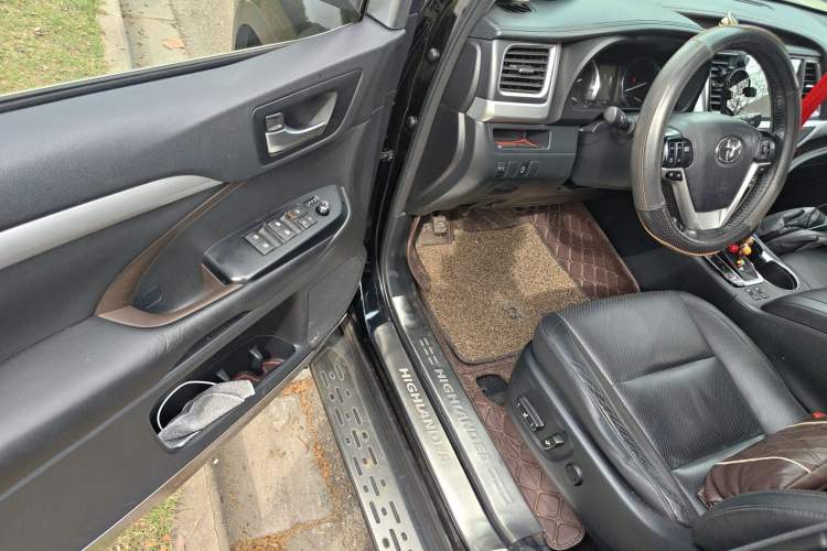 Used Toyota Highlander 2015 2.0T Four-Wheel Drive Luxury Edition 7-Seater Driver Seat