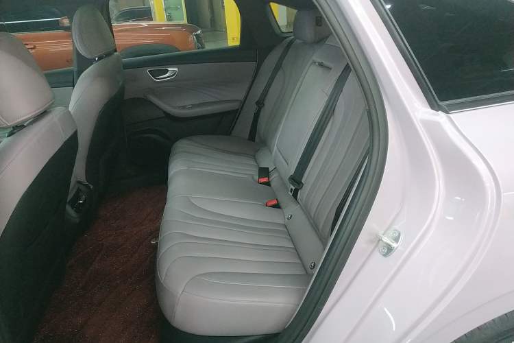 Used Roewe M7 DMH 2025 Model 160km Enjoyment Version Left Rear Seat