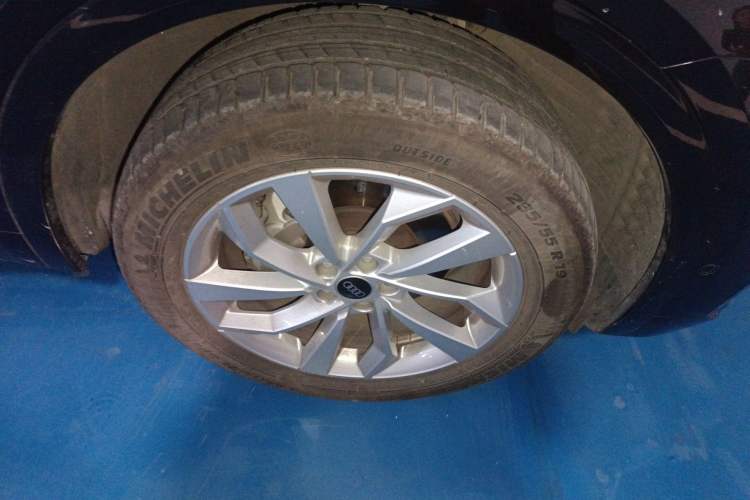 Used Audi Q5L 2022 40T Luxury Dynamic Model Right Front Wheel Hub