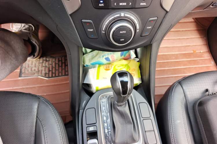 Used Hyundai Santa Fe 2013 2.4L Automatic Two-Wheel Drive Smart Version