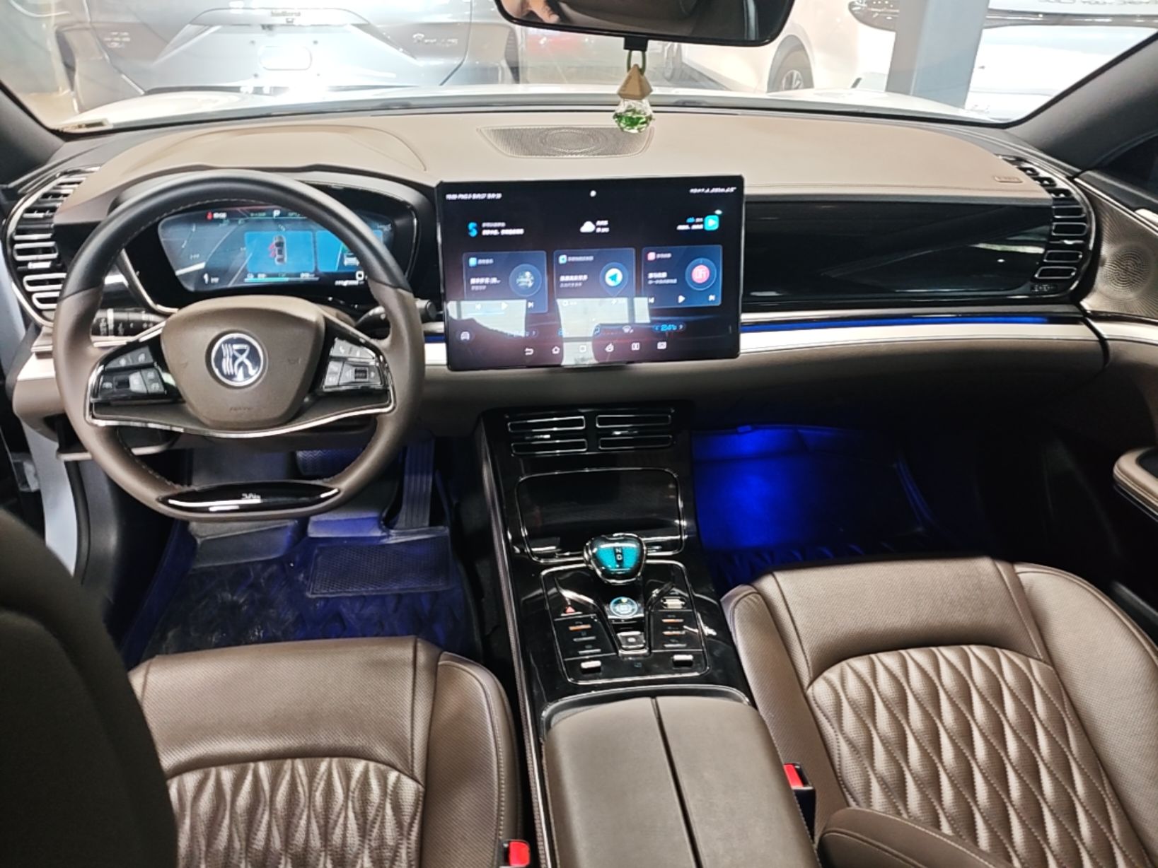 BYD Han 2023 EV Champion Edition 605KM Front-Drive Premium Model — снимка 12