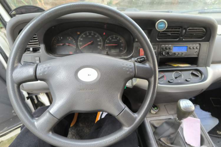 Used Jinbei Hiace 2016 2.0L Express Series Standard Version V19