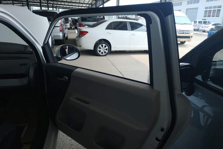 Used CHANGAN Lumin 2022 301km Honey-Sweet Version Interior 6