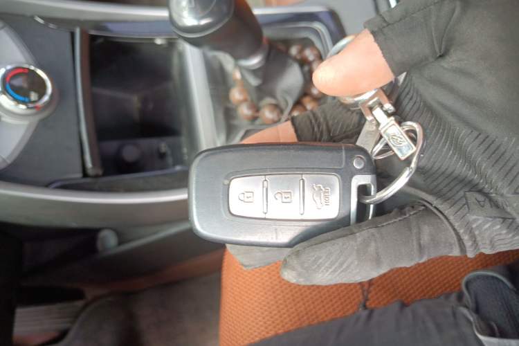 Used Hyundai Elantra (5th Generation / Langdong) 2012 1.6L Manual Leading Model