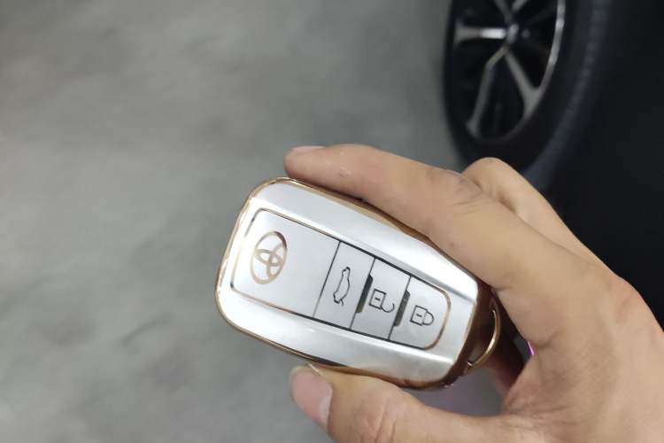 Used Toyota Crown Kluger 2022 2.5L HEV Four-Wheel Drive Premium Edition Vehicle Key