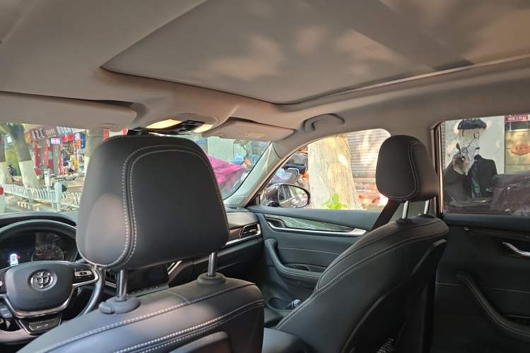 Used Brilliance V7 2019 300T Automatic Flagship Model 5 Seats
