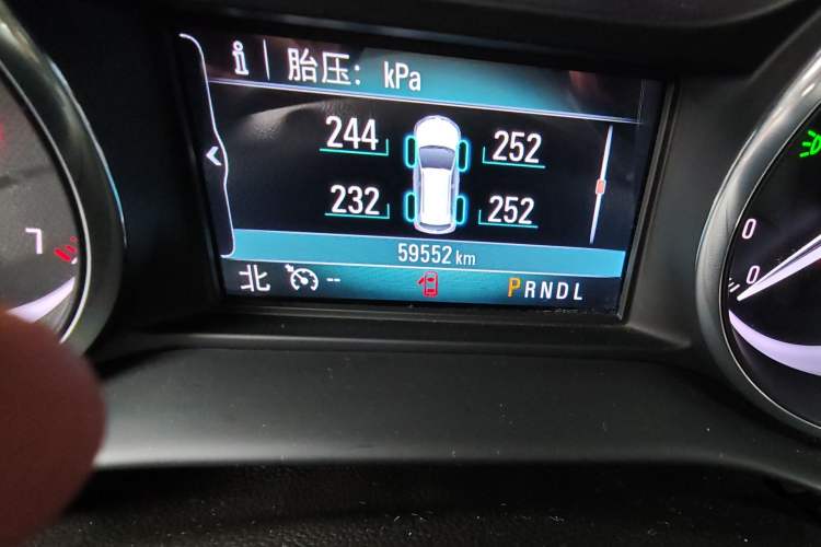 Used Buick Envision 2018 28T Four-Wheel Drive Elite Version Odometer Close Up