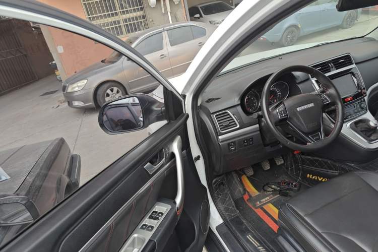 Used Haval M6 2019 1.5T Manual Two-Wheel Drive Elite Version China VI Standard Driver Seat