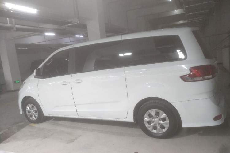 Used SAIC MAXUS G10 2023 Facelift 2.0L Manual Multi-Function Version Gasoline 7-Seater
