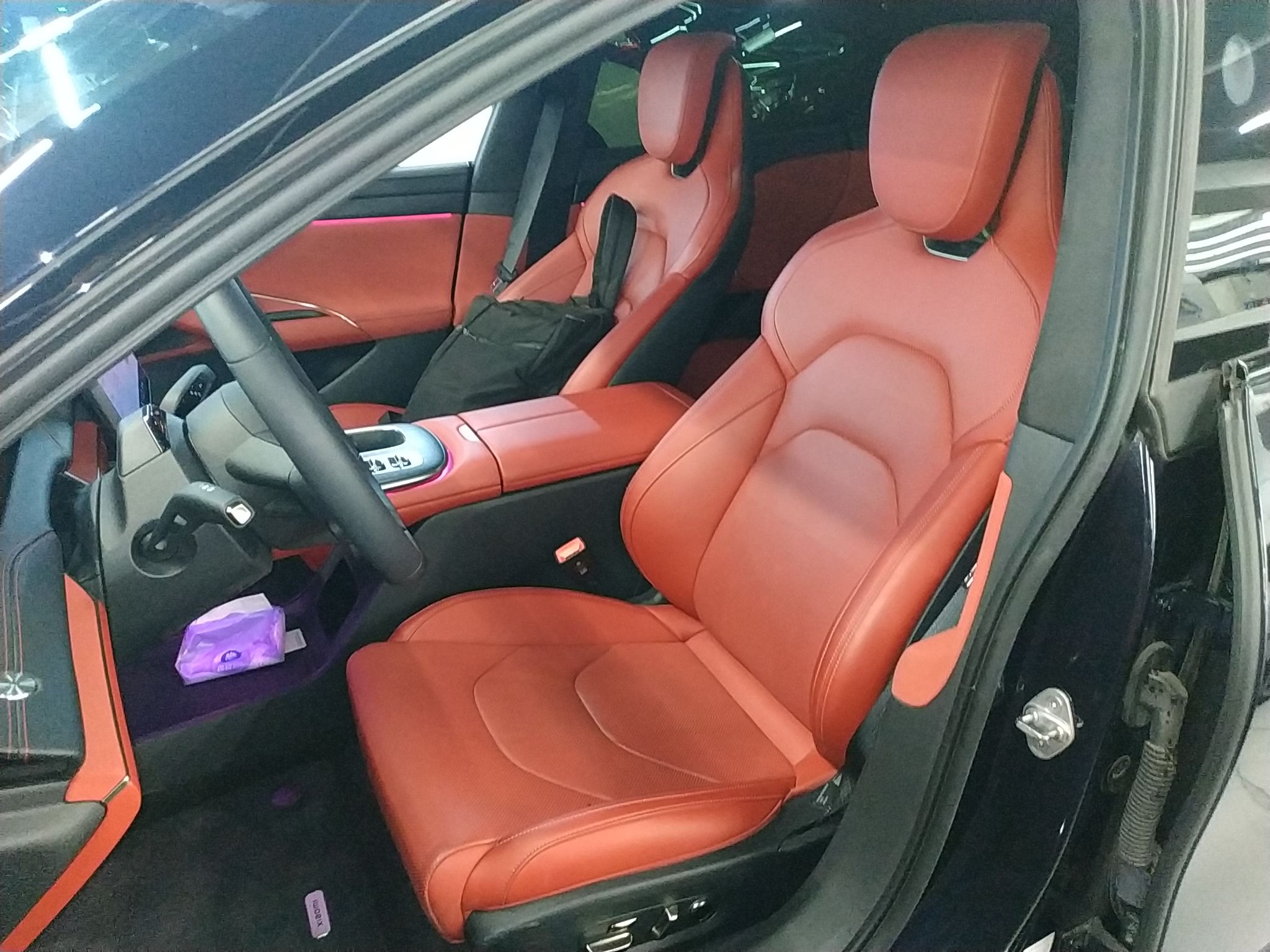 Переднее сиденье в автомобиле